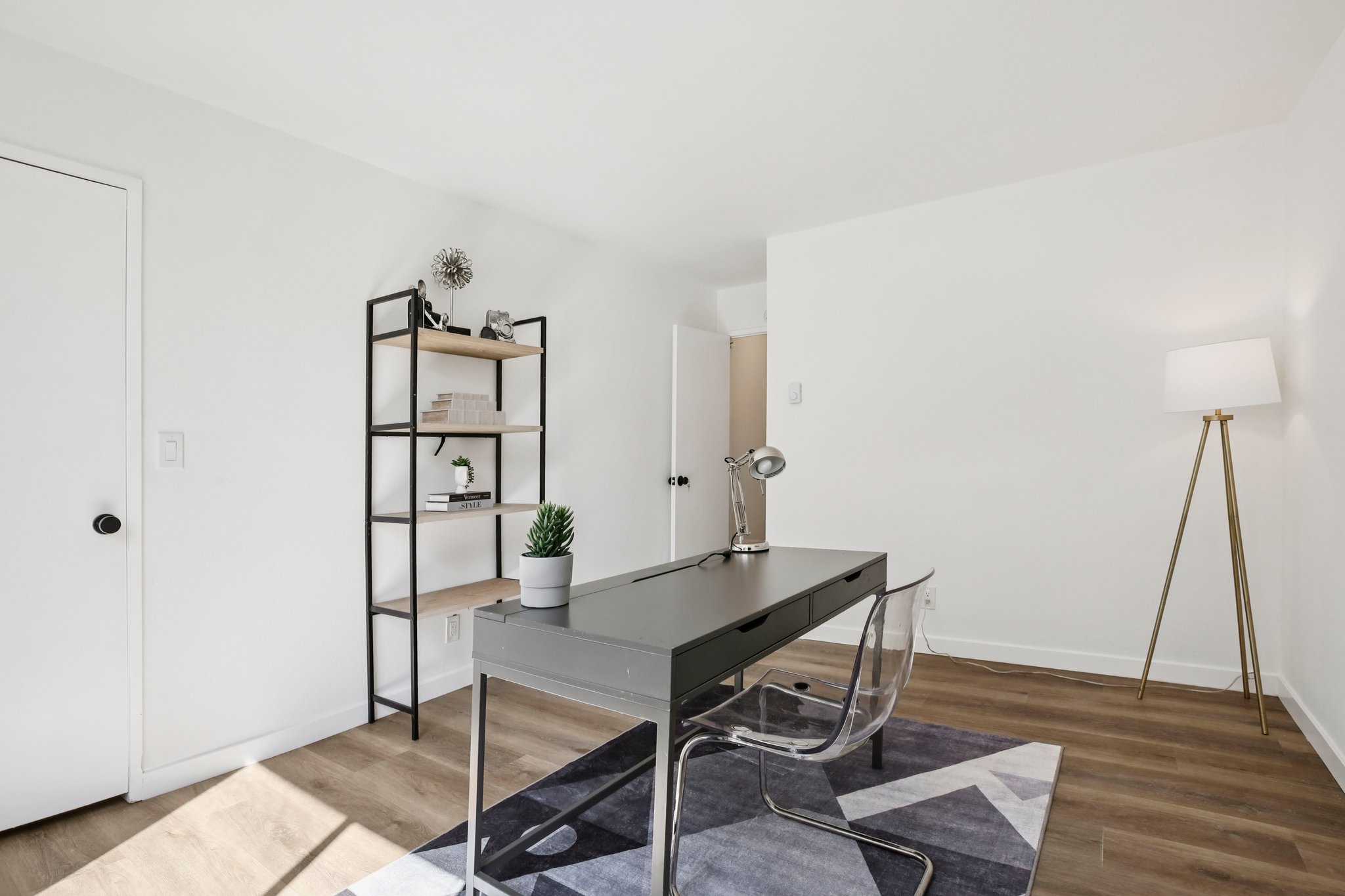 Elm Ave 213-S3108-024.jpg