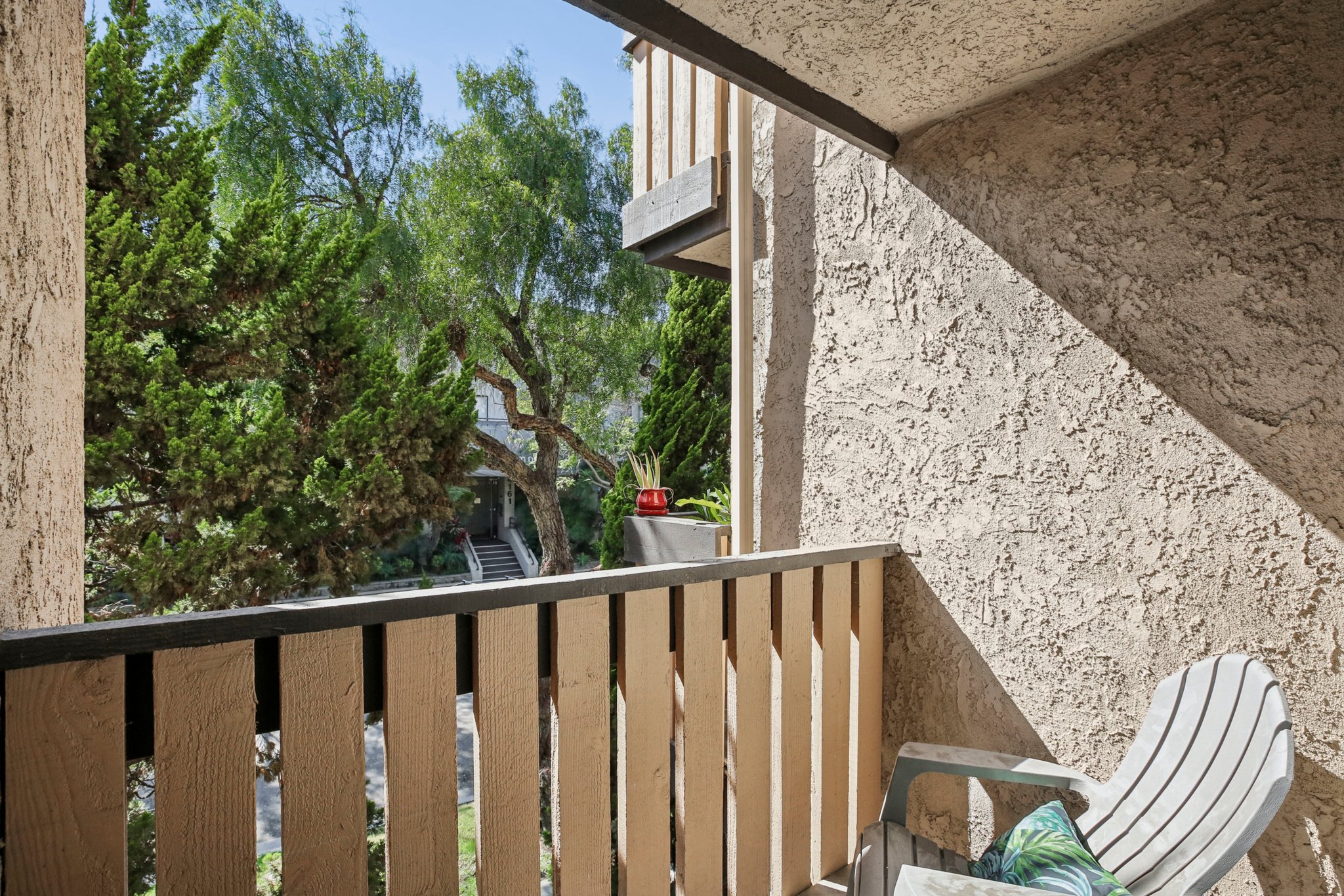 Elm Ave 213-S3108-028.jpg