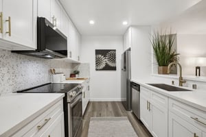 Elm Ave 213-S3108-012.jpg