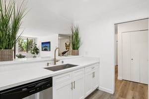 Elm Ave 213-S3108-013.jpg