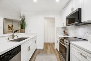 Elm Ave 213-S3108-014.jpg