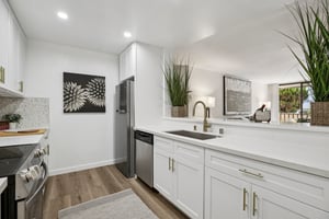 Elm Ave 213-S3108-015.jpg