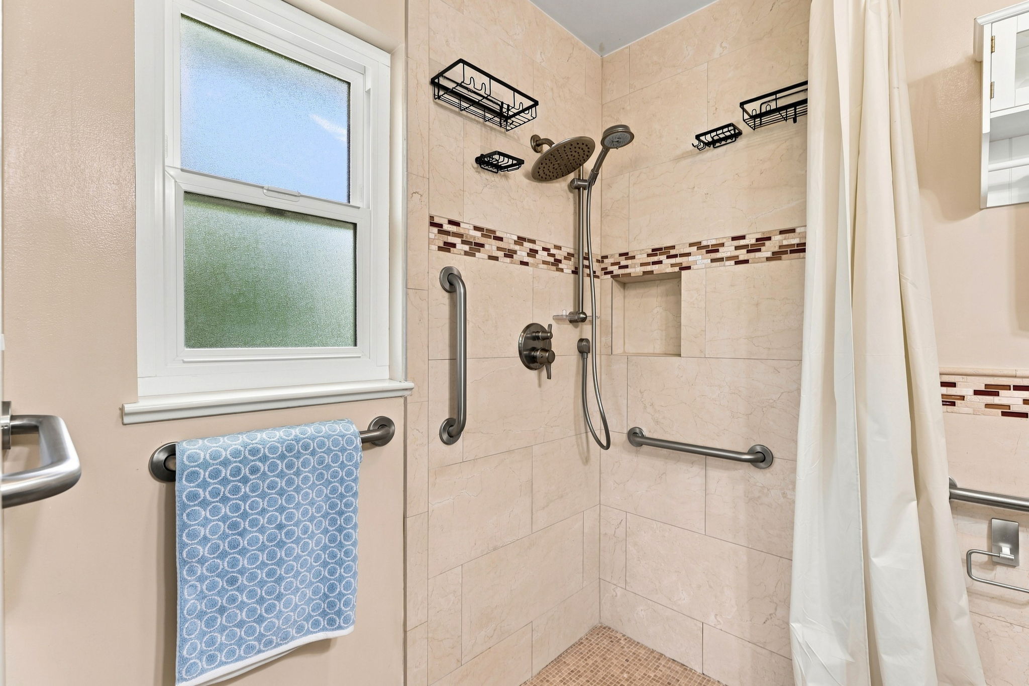 028_F8_4173 Colgate Way