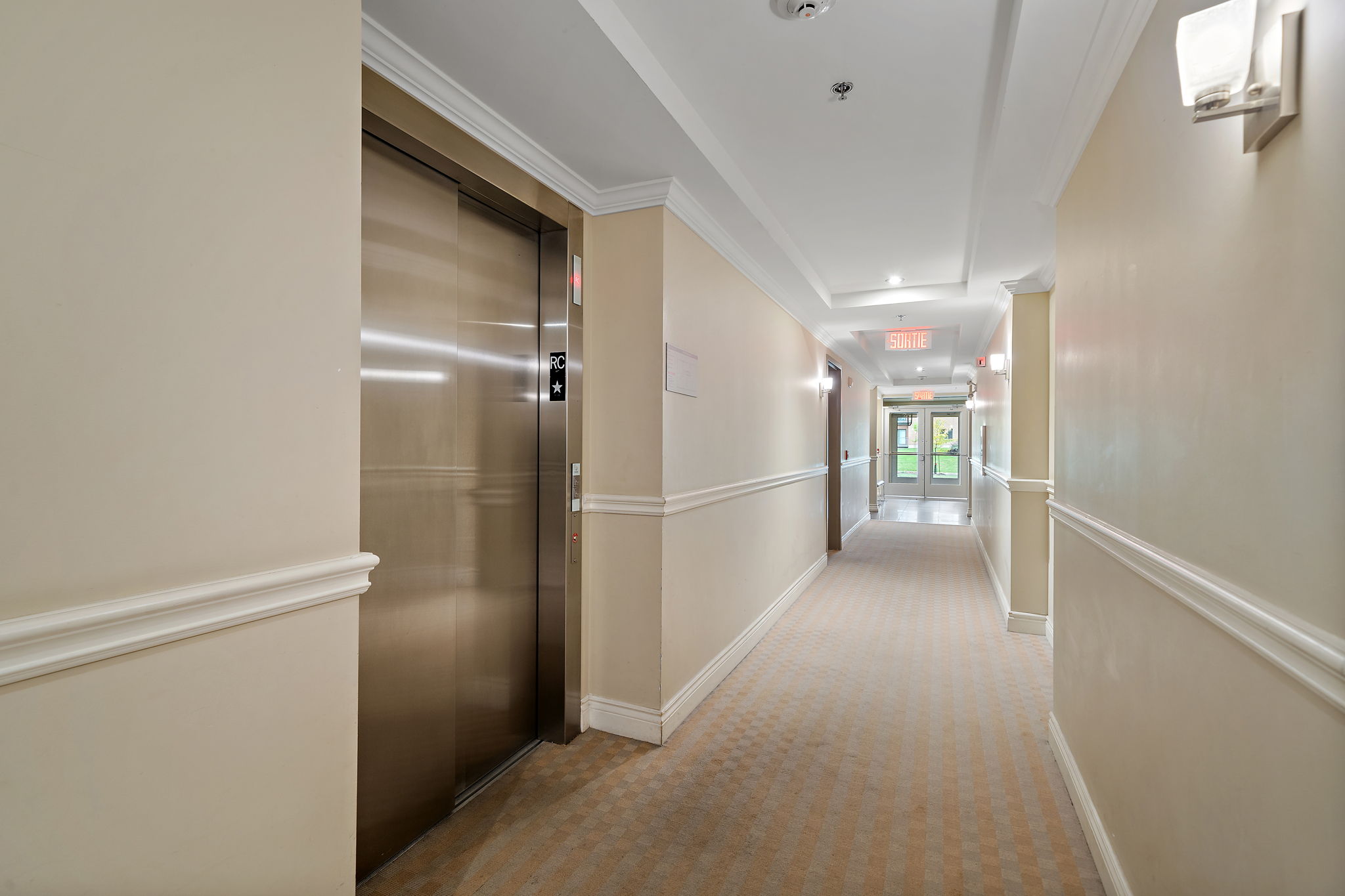 4175 Boul. SaintJean apt. 502, DollarddesOrmeaux, QC H9G 3C7