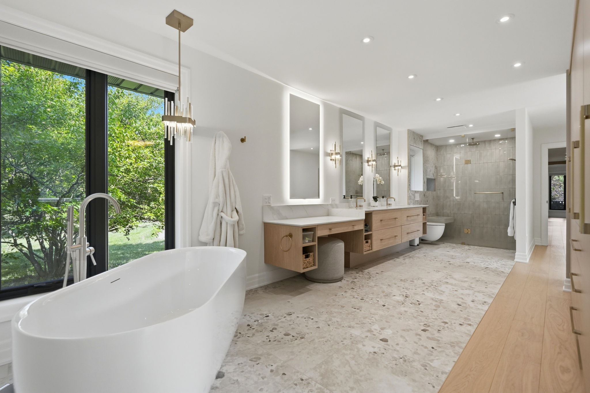  Photo 76