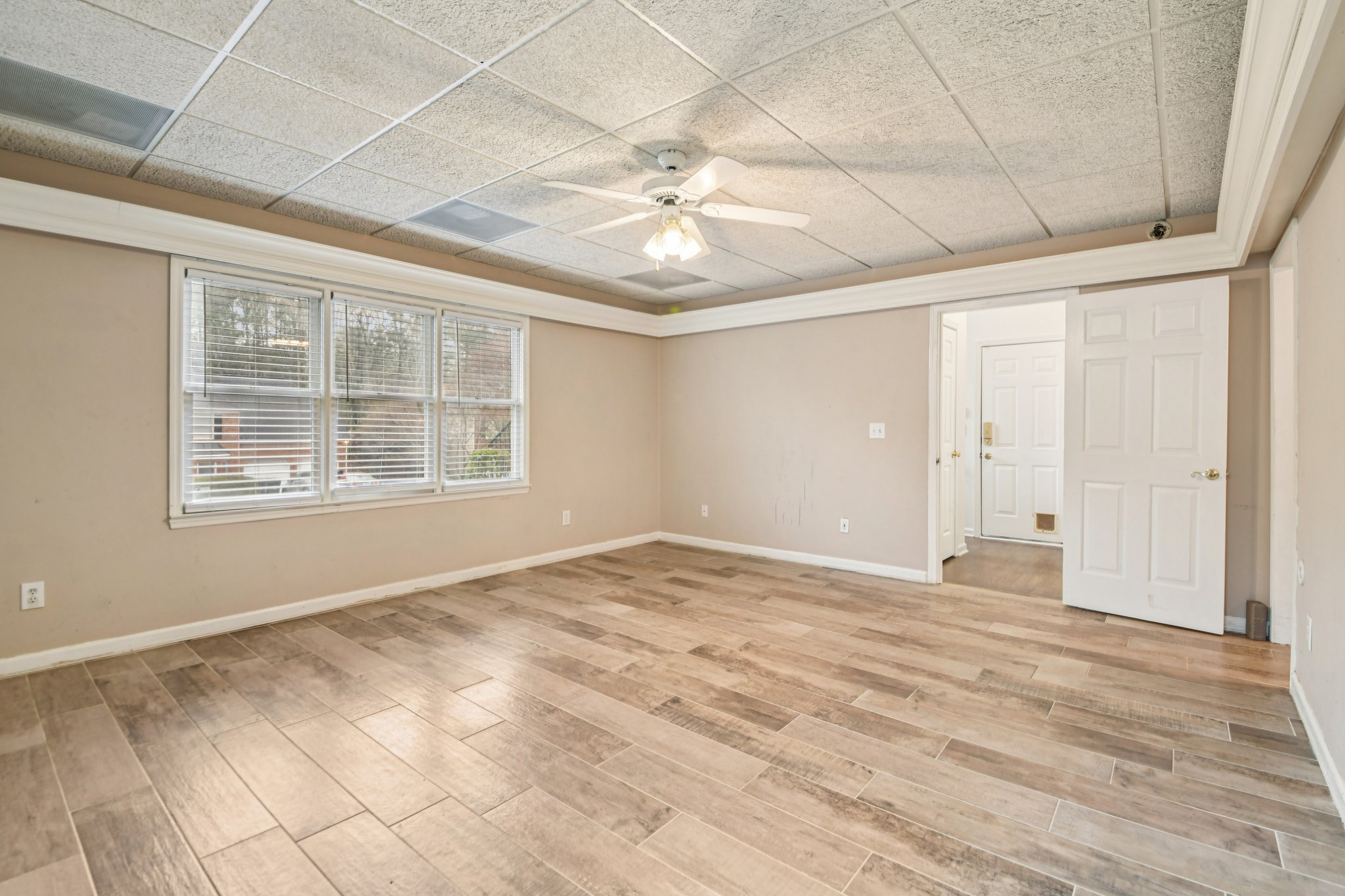 Carmain Ln-S1003-039.jpg