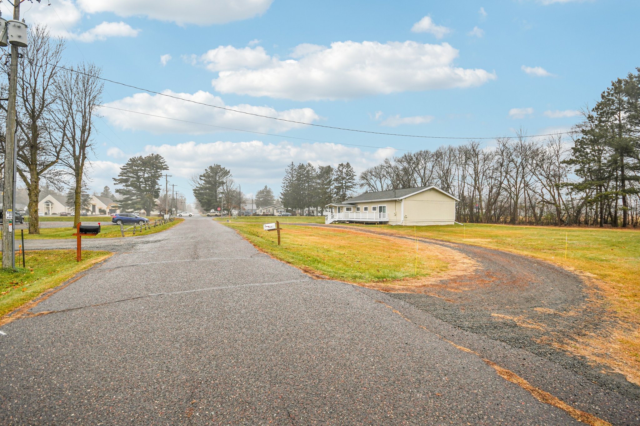 E 5th St-S2111-002.jpg