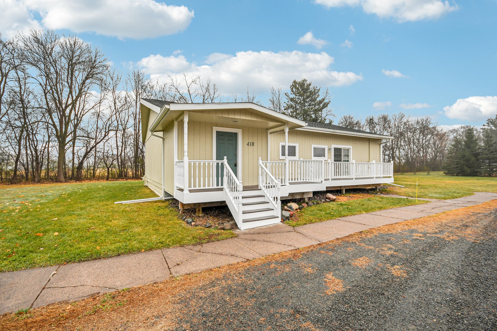 E 5th St-S2111-003.jpg