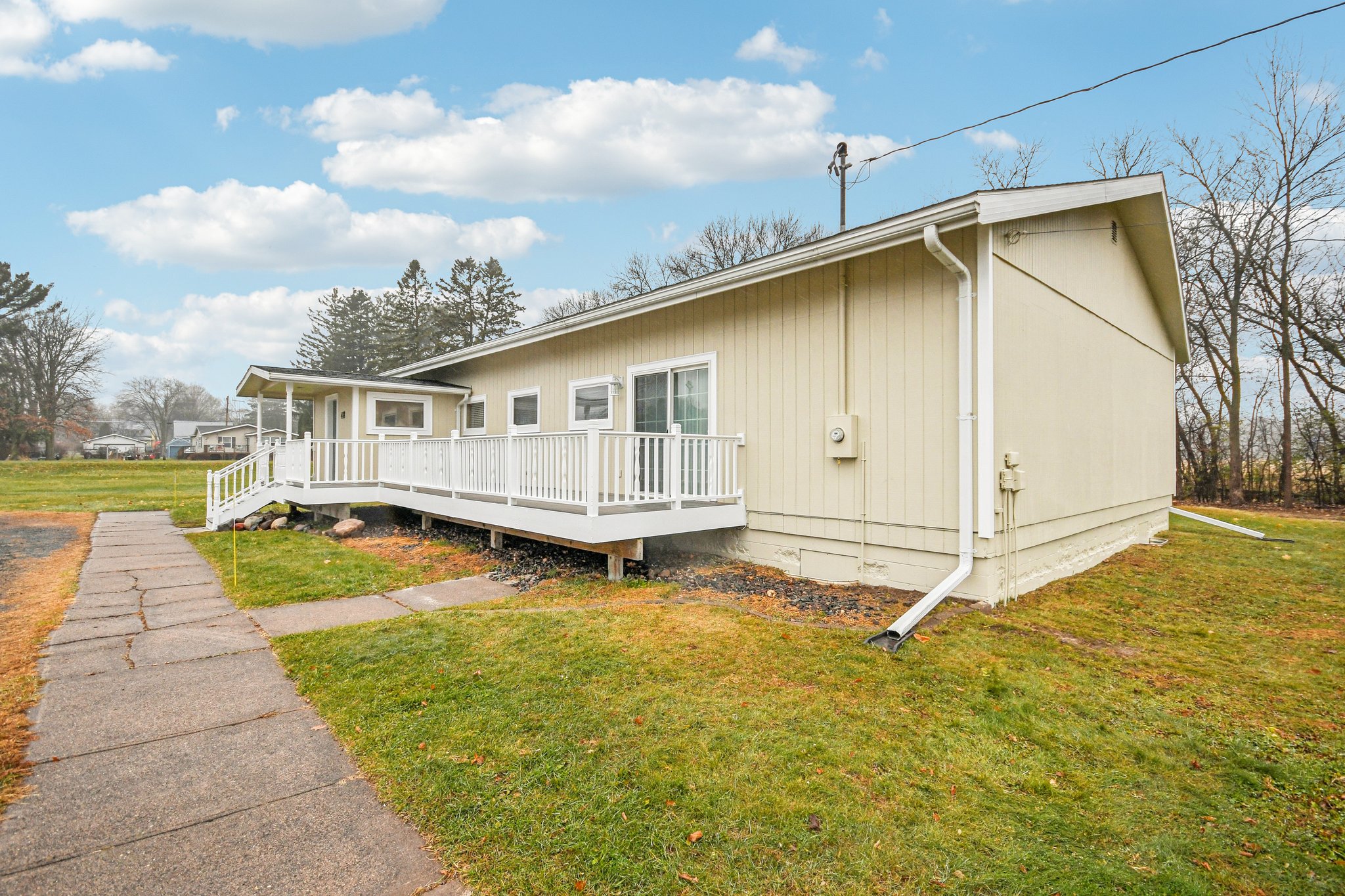 E 5th St-S2111-004.jpg