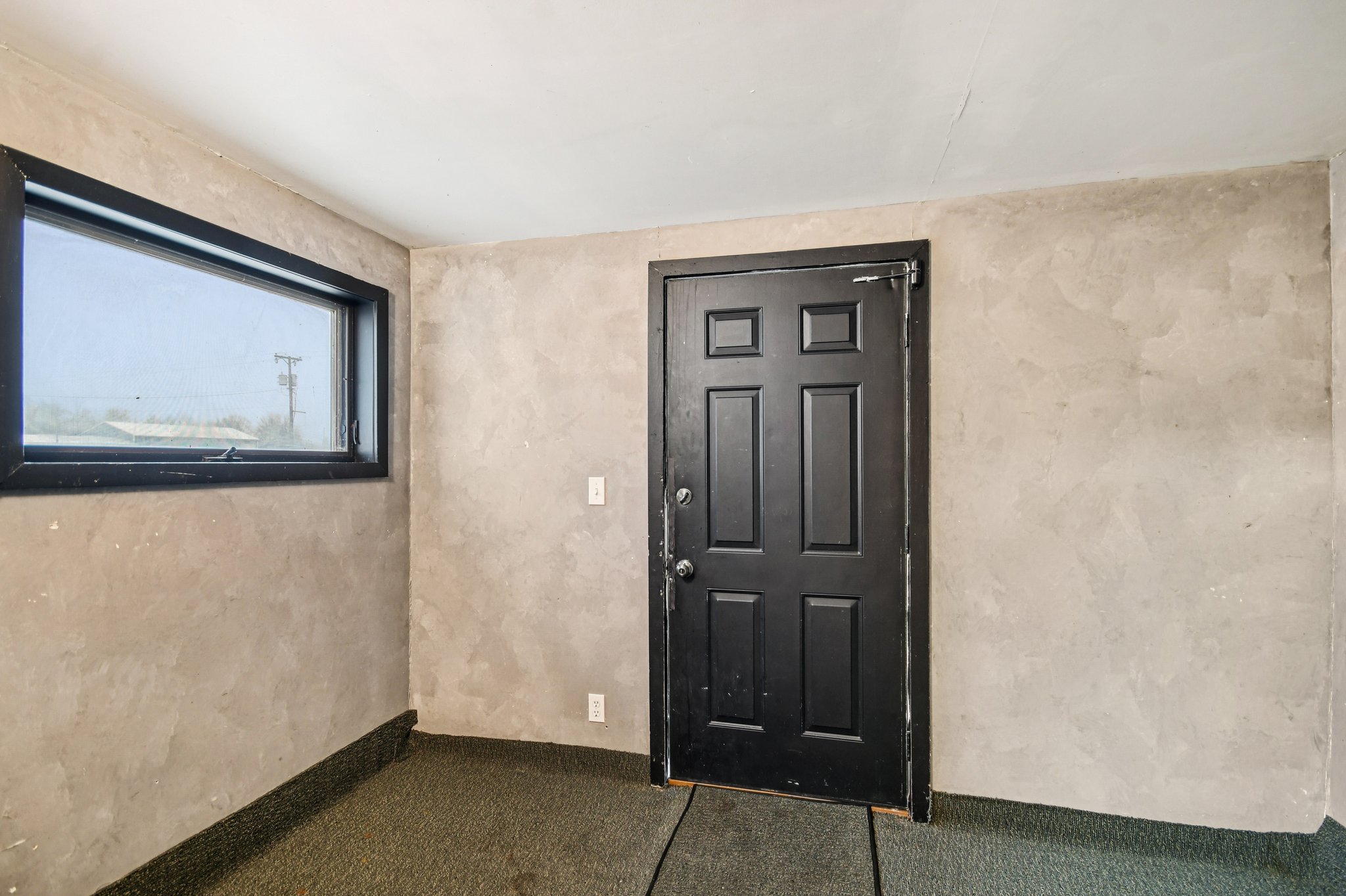 E 5th St-S2111-008.jpg