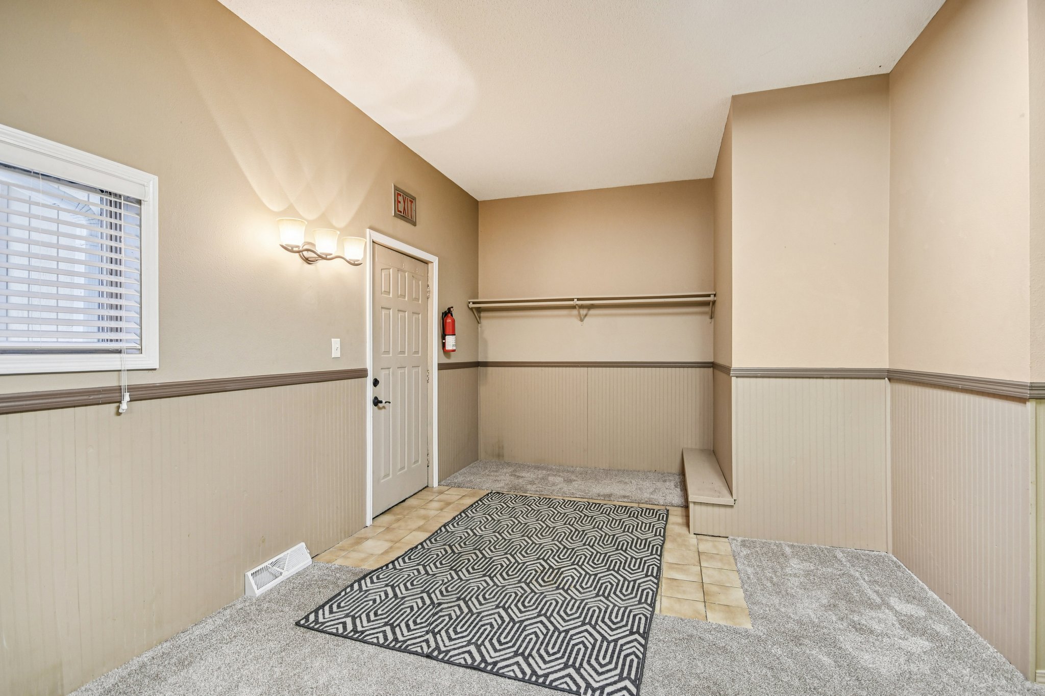 E 5th St-S2111-009.jpg