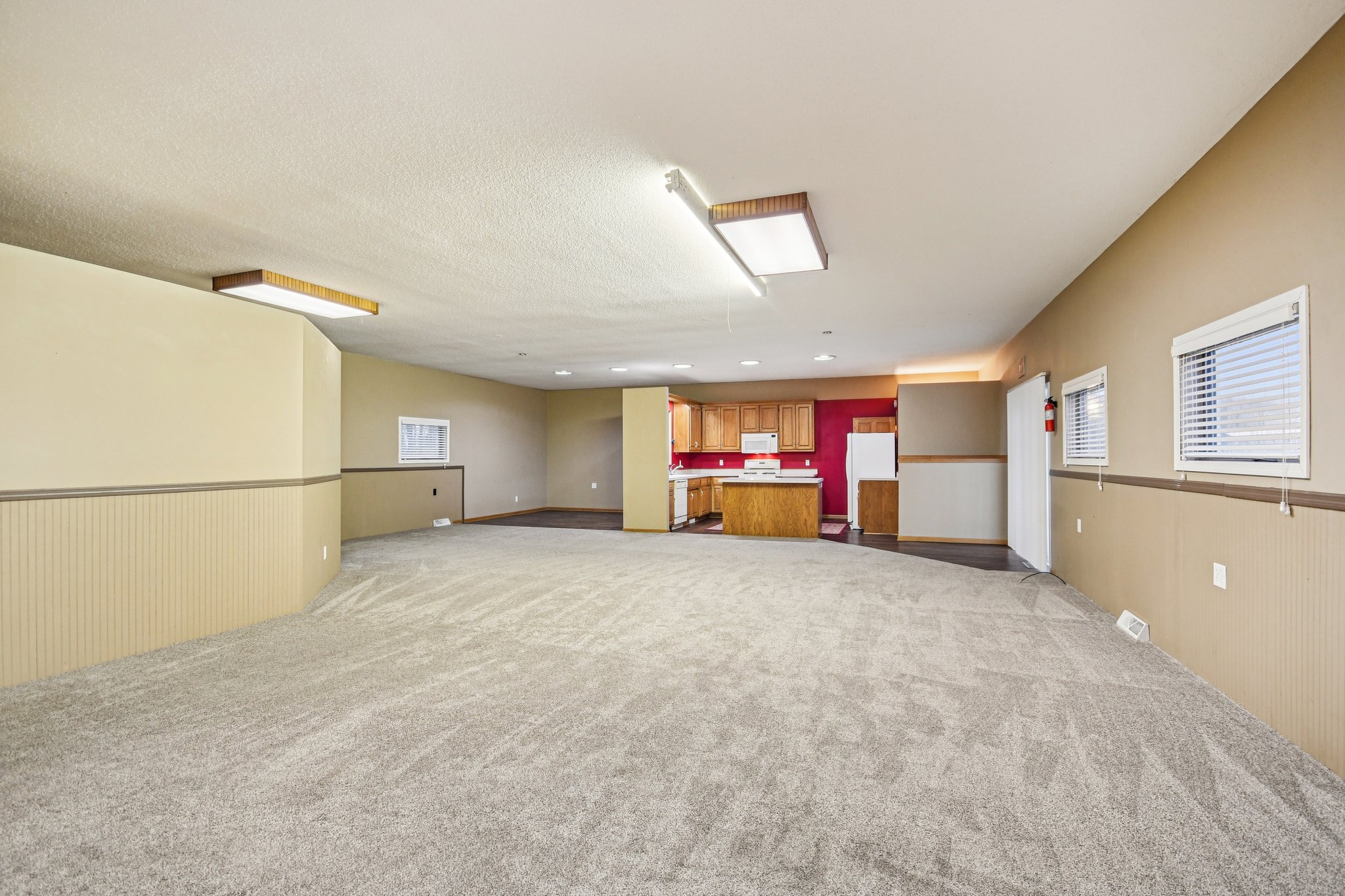 E 5th St-S2111-010.jpg