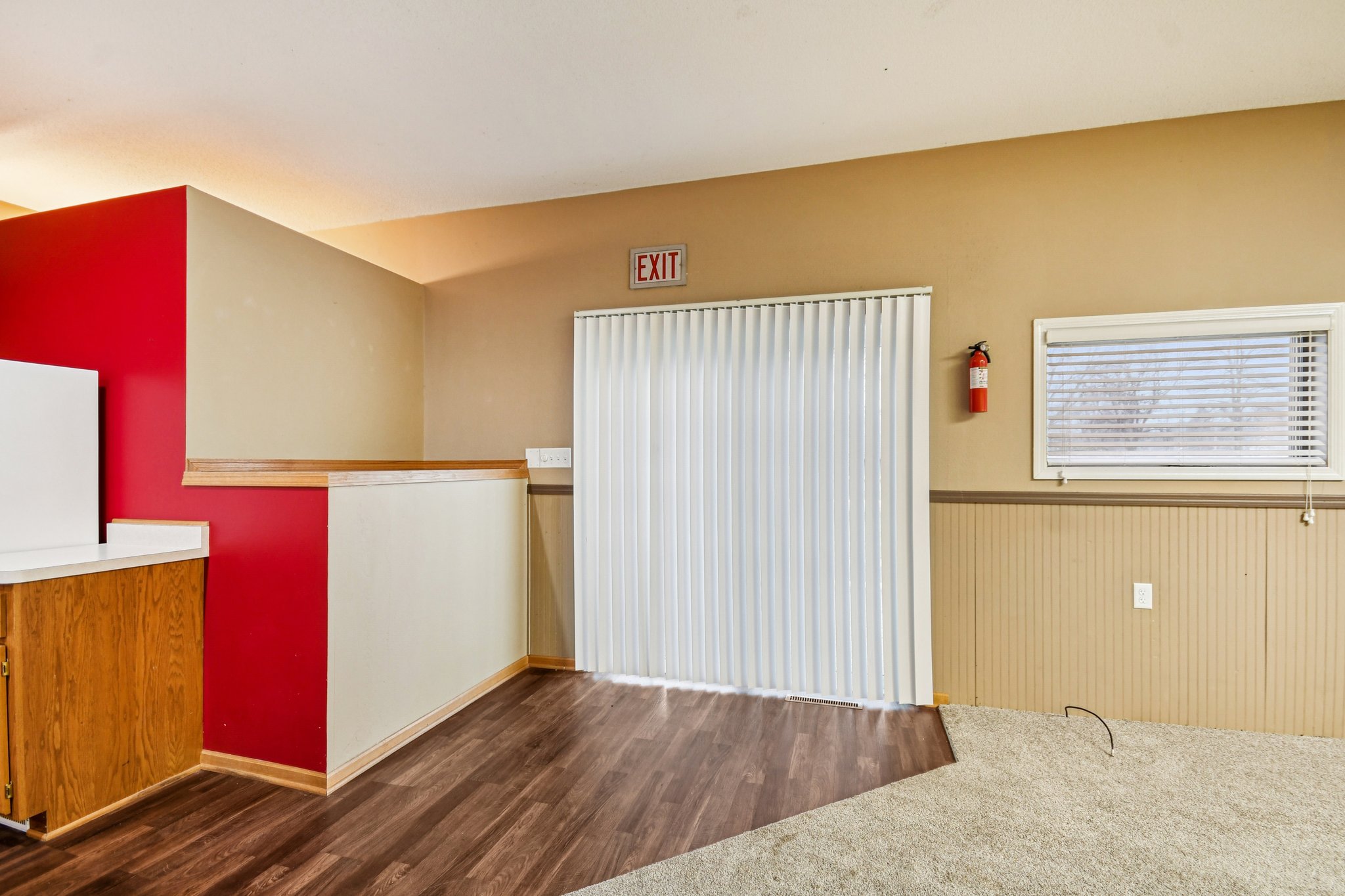 E 5th St-S2111-015.jpg