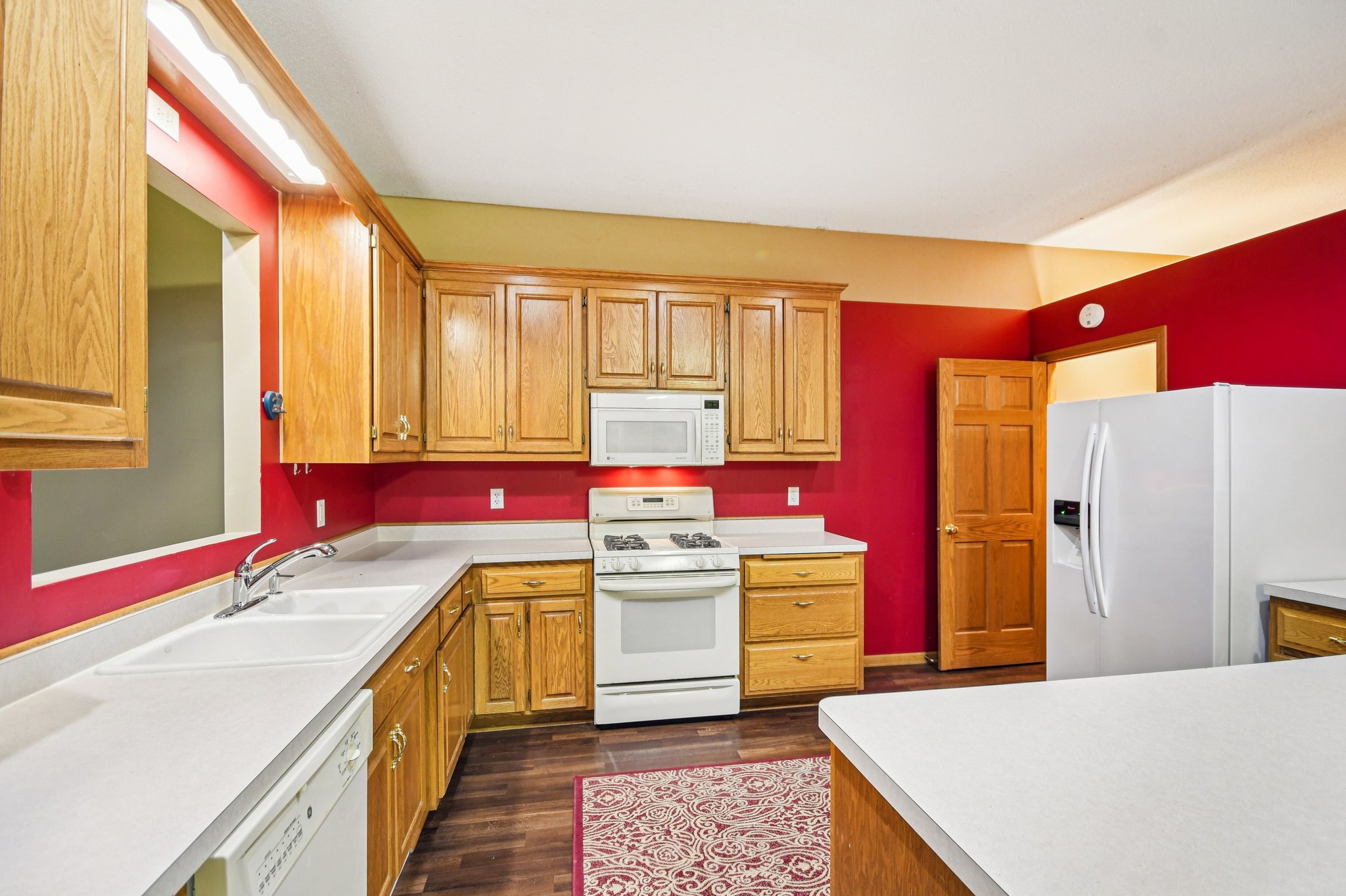 E 5th St-S2111-019.jpg