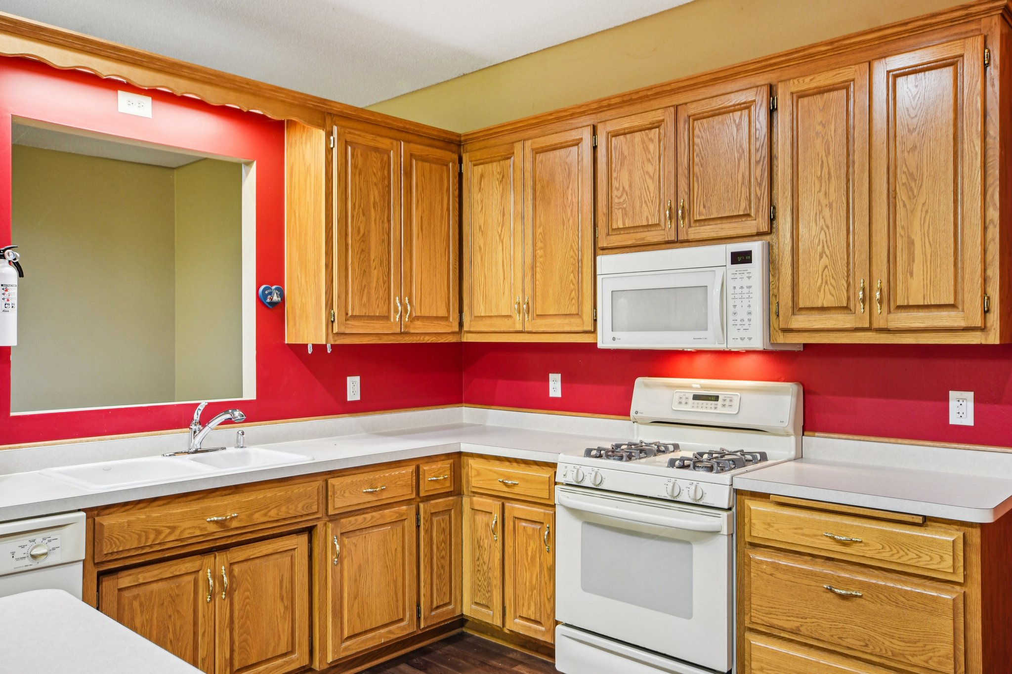 E 5th St-S2111-020.jpg