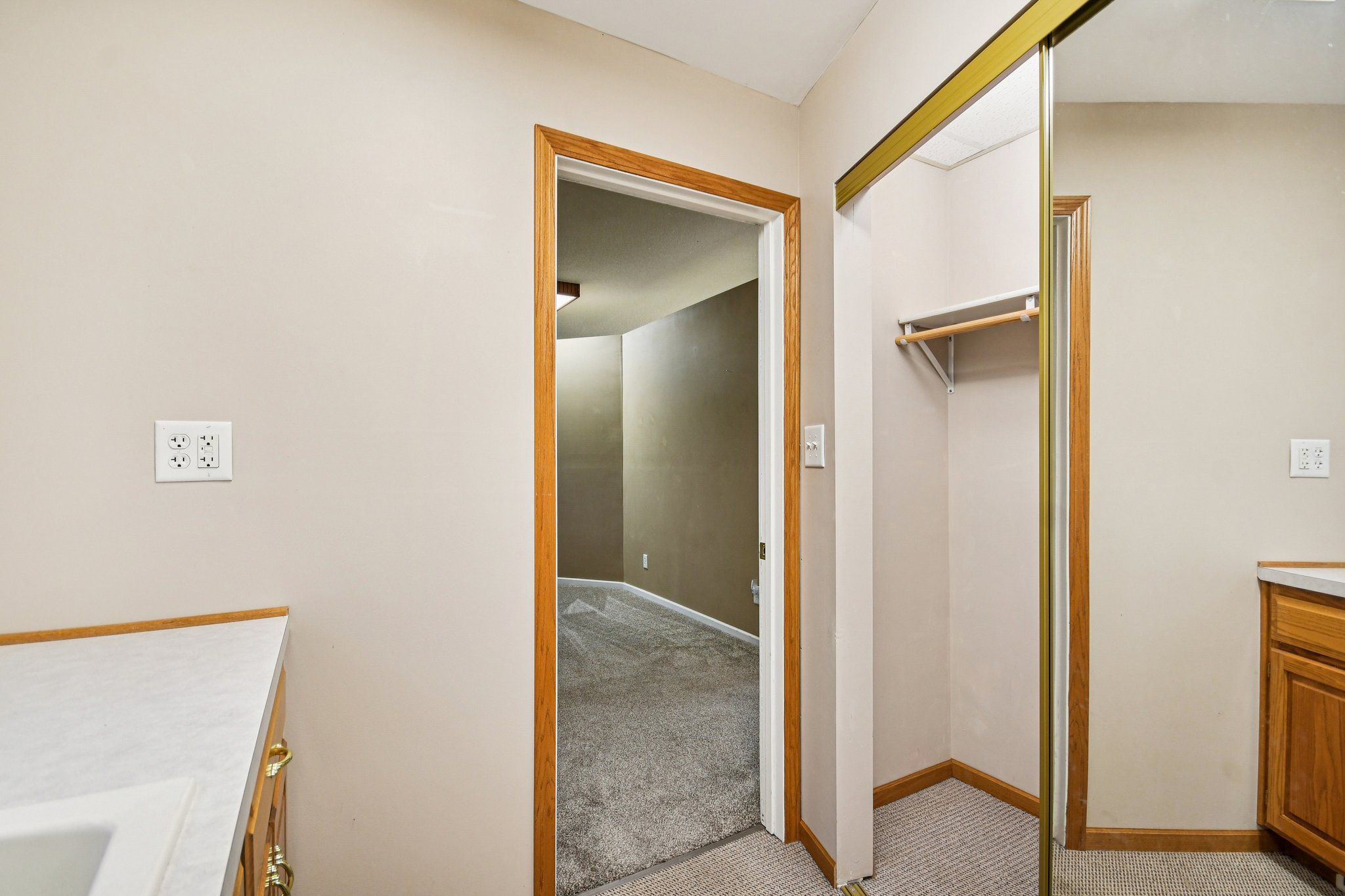 E 5th St-S2111-028.jpg