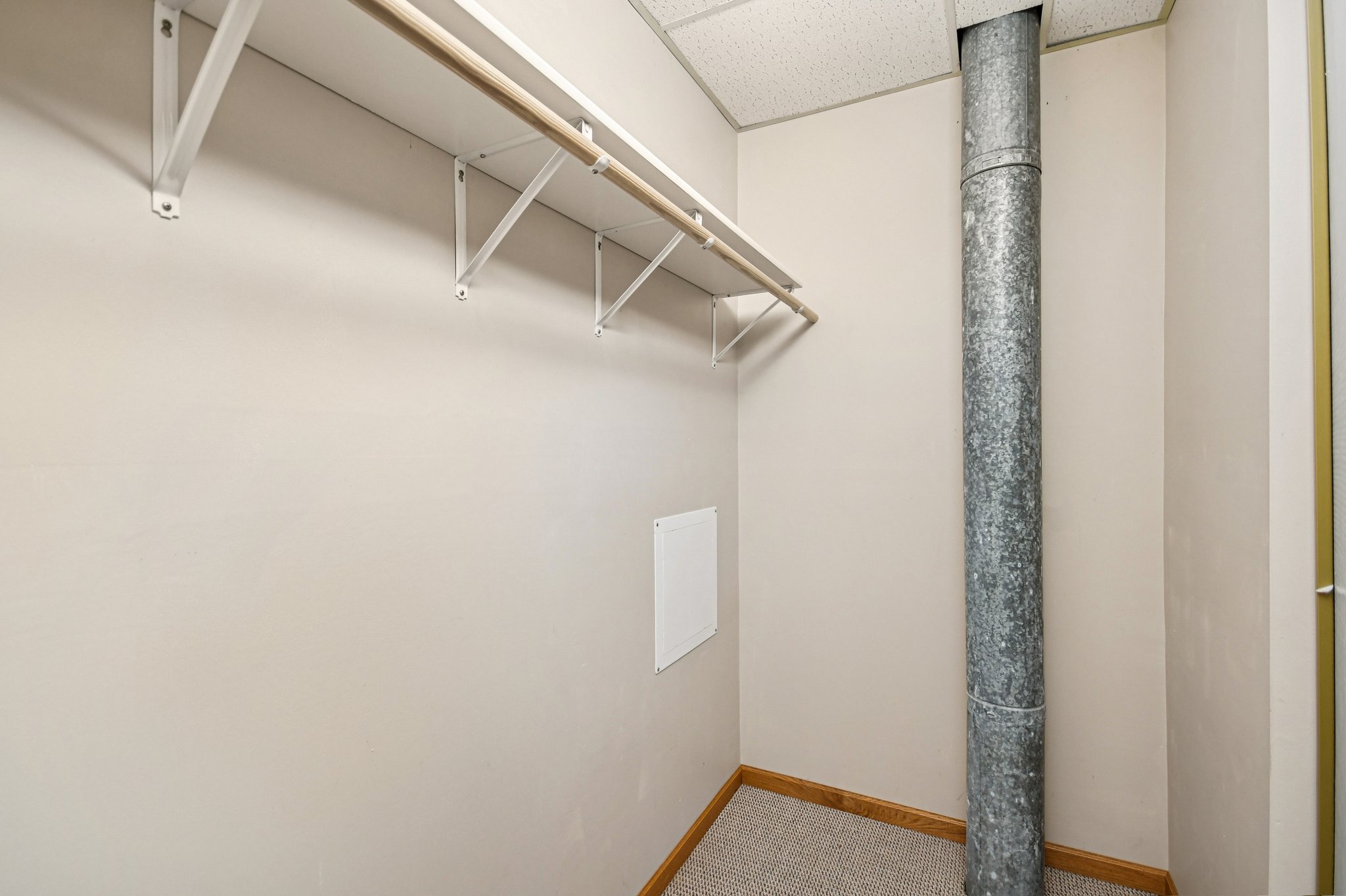 E 5th St-S2111-029.jpg