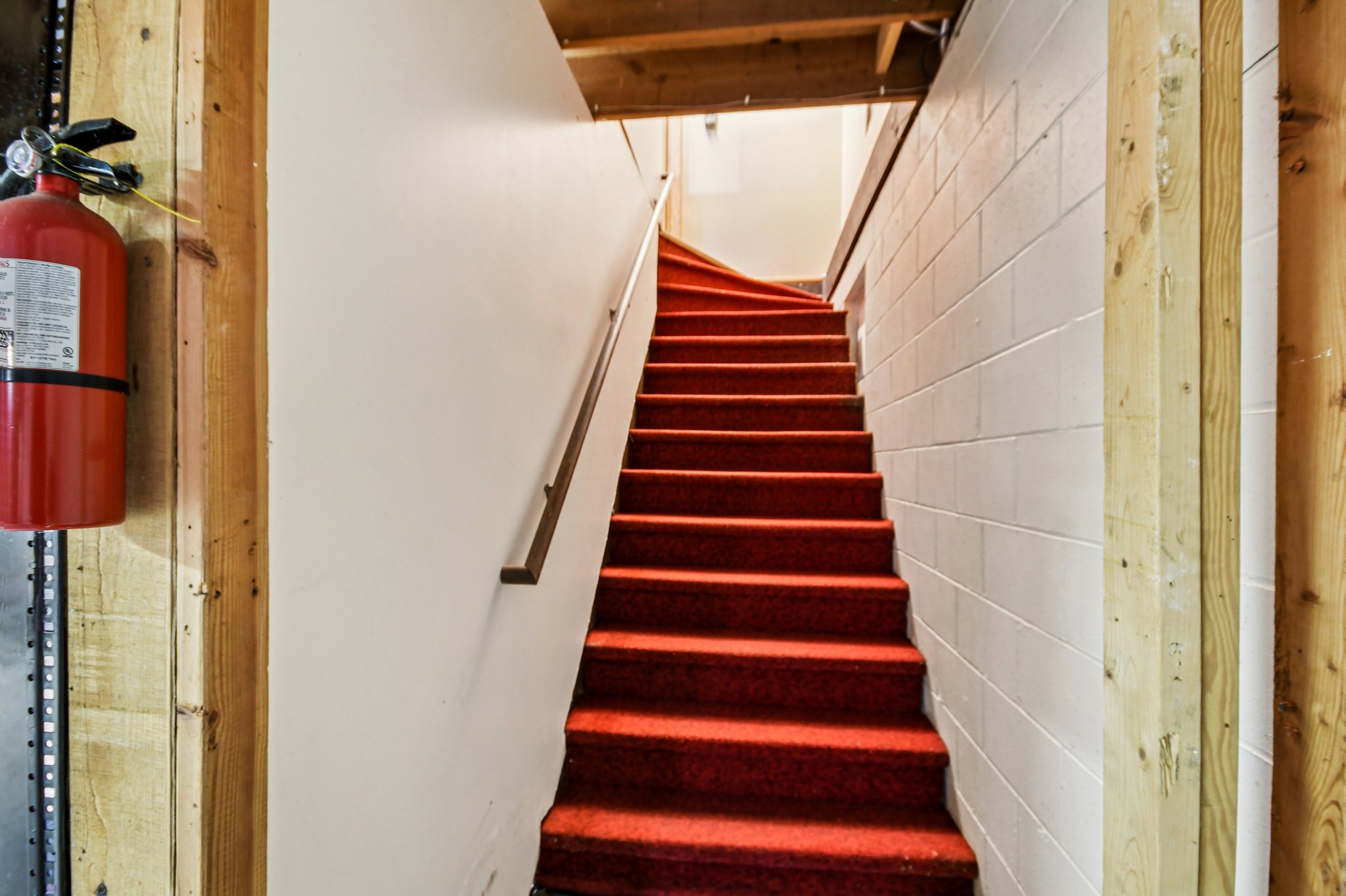 E 5th St-S2111-030.jpg