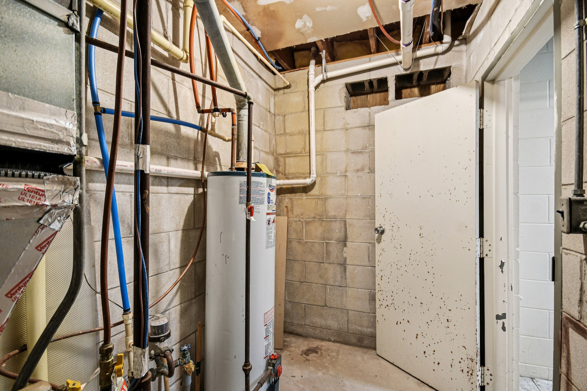 E 5th St-S2111-037.jpg