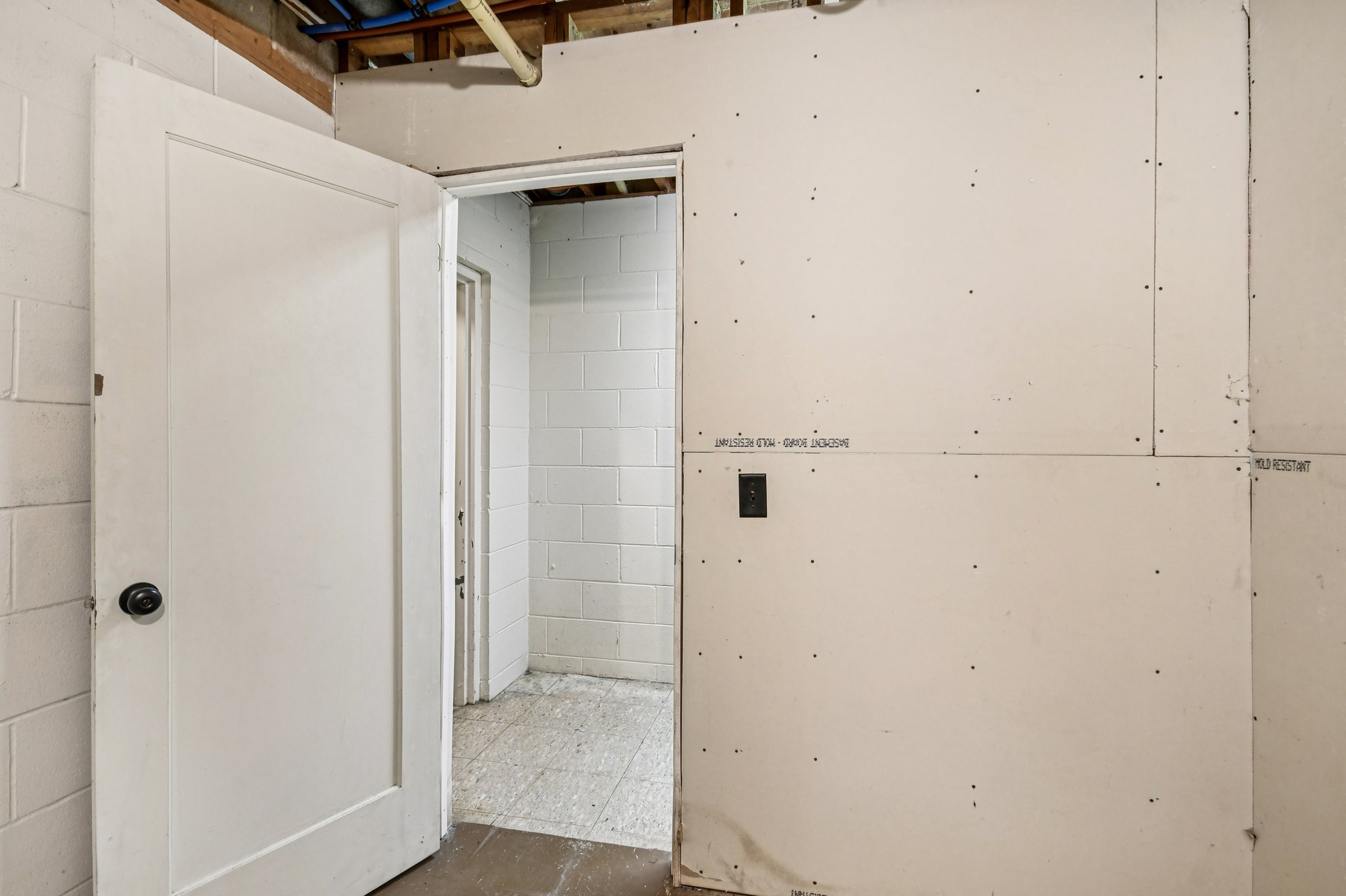 E 5th St-S2111-039.jpg