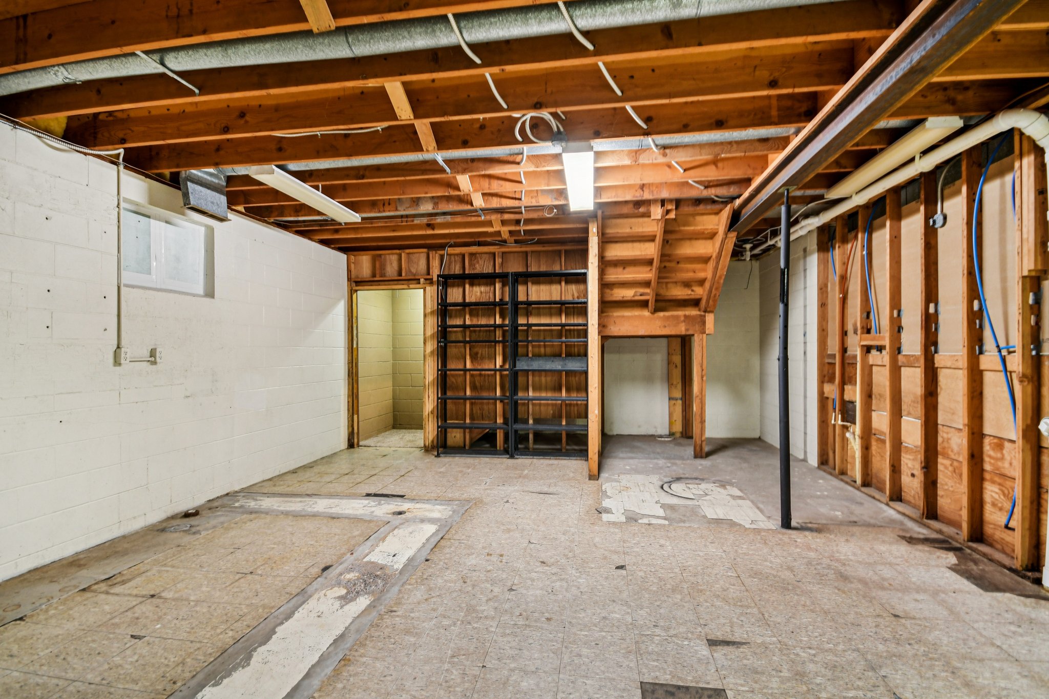 E 5th St-S2111-040.jpg