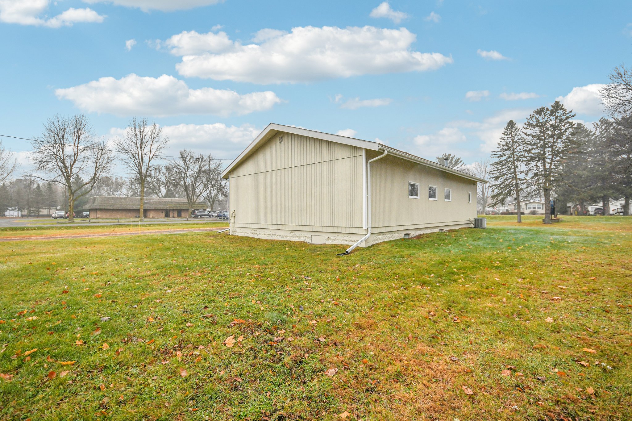 E 5th St-S2111-044.jpg