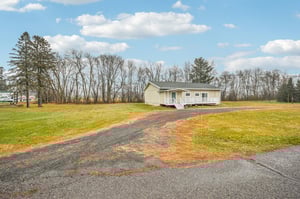 E 5th St-S2111-001.jpg