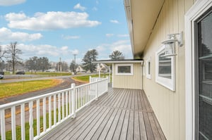 E 5th St-S2111-006.jpg