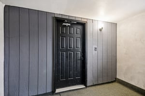 E 5th St-S2111-007.jpg