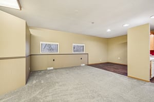 E 5th St-S2111-012.jpg