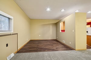 E 5th St-S2111-013.jpg