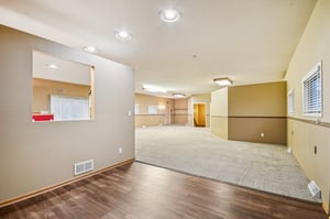 E 5th St-S2111-014.jpg