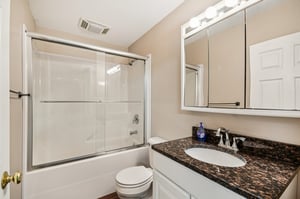 E 5th St-S2111-023.jpg