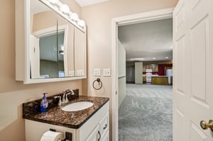 E 5th St-S2111-024.jpg