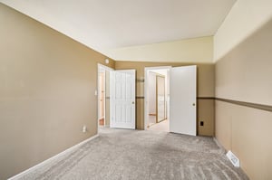 E 5th St-S2111-026.jpg