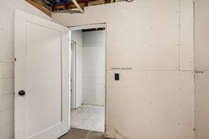 E 5th St-S2111-039.jpg