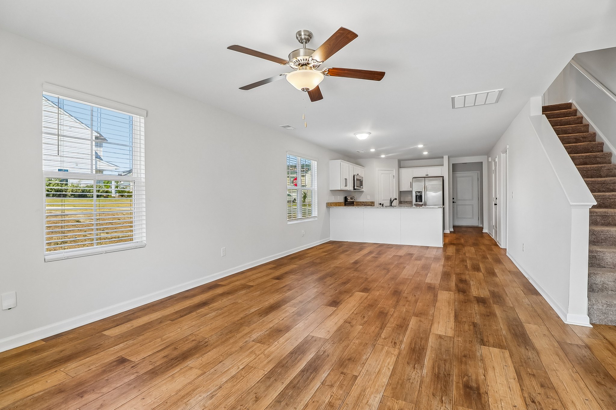 Eclipse Ln-S2104-006.jpg