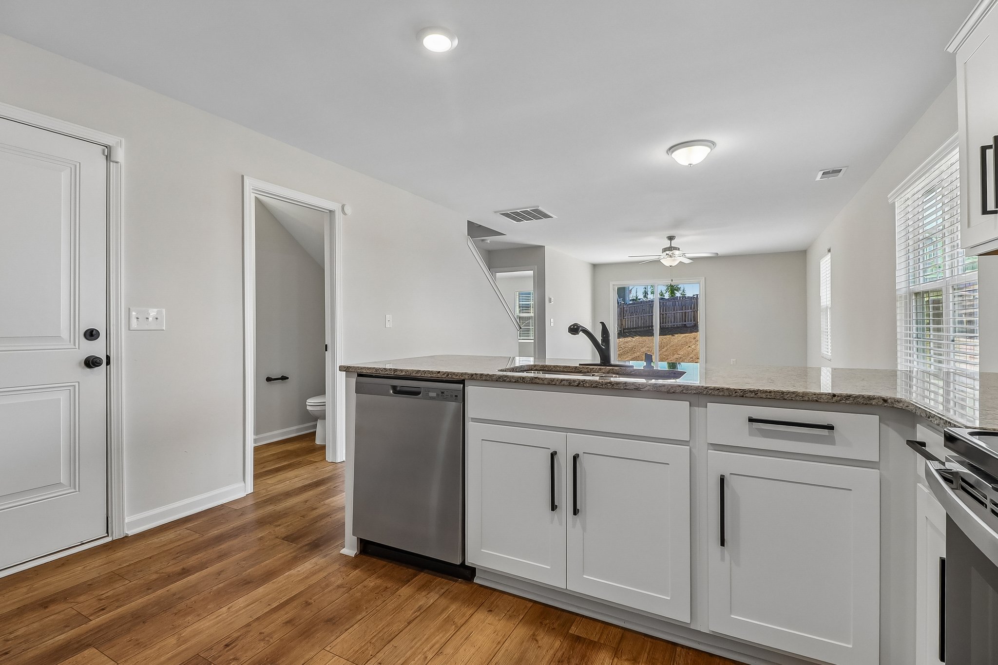 Eclipse Ln-S2104-013.jpg