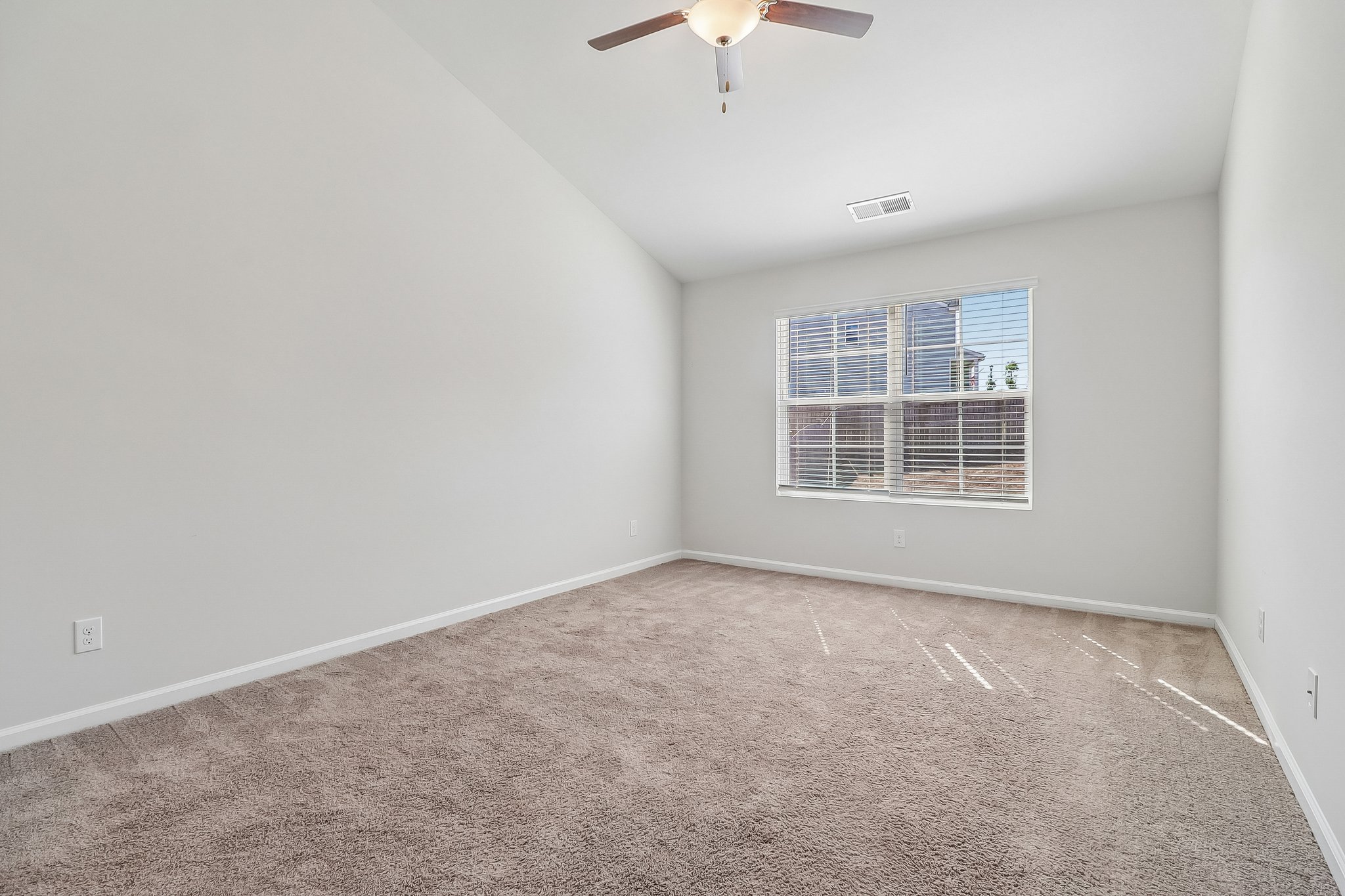 Eclipse Ln-S2104-015.jpg