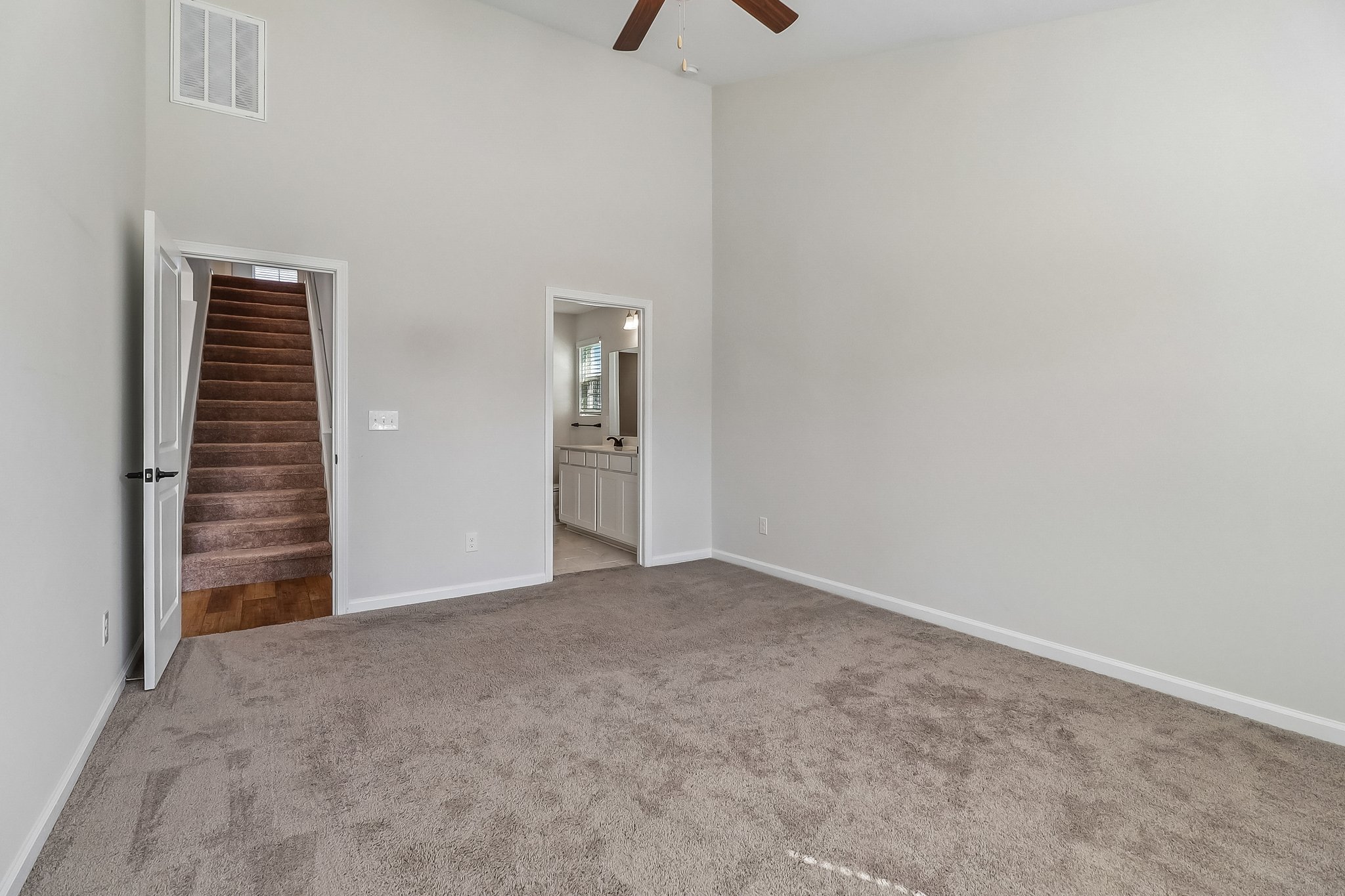 Eclipse Ln-S2104-016.jpg