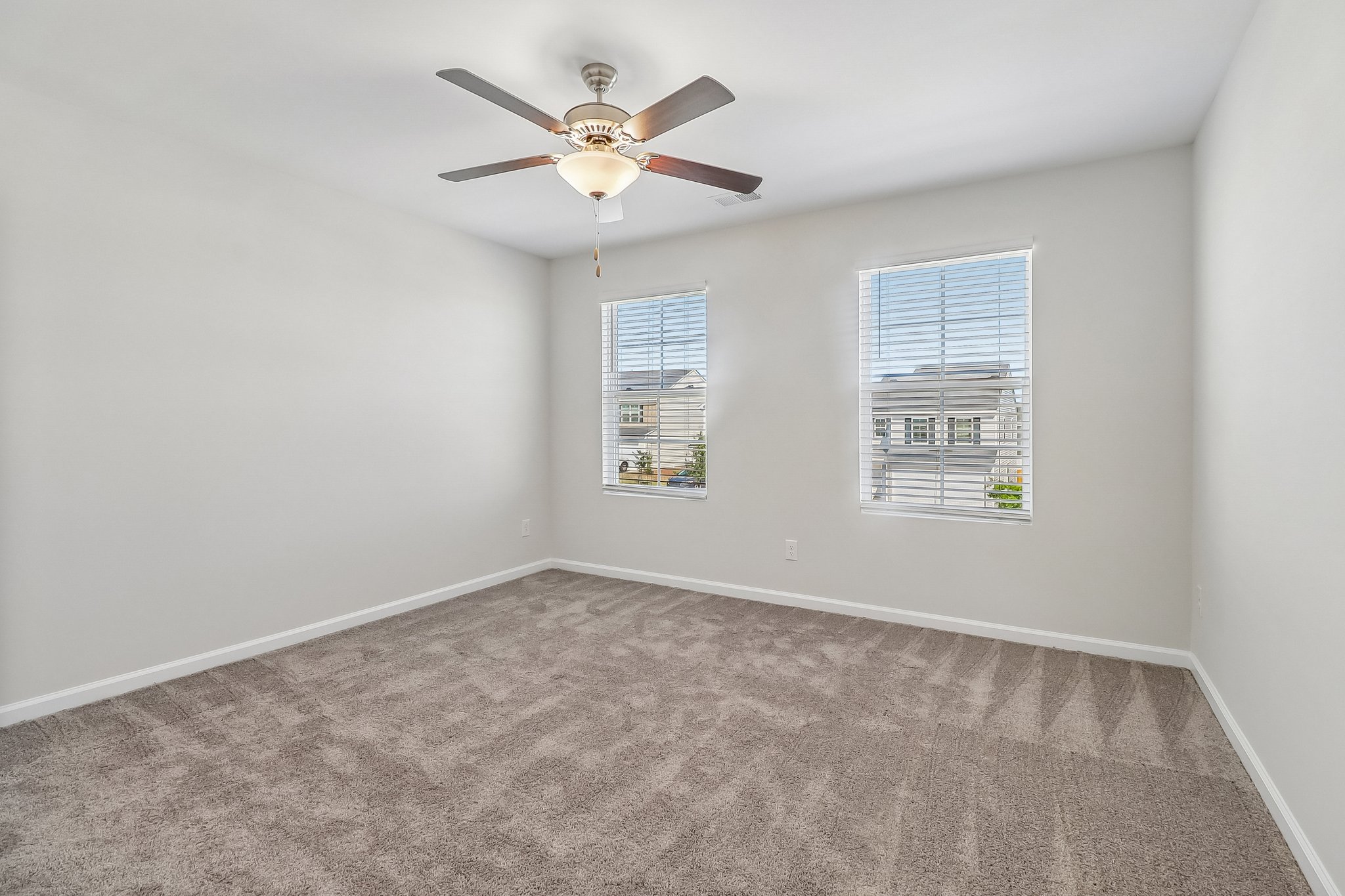 Eclipse Ln-S2104-019.jpg