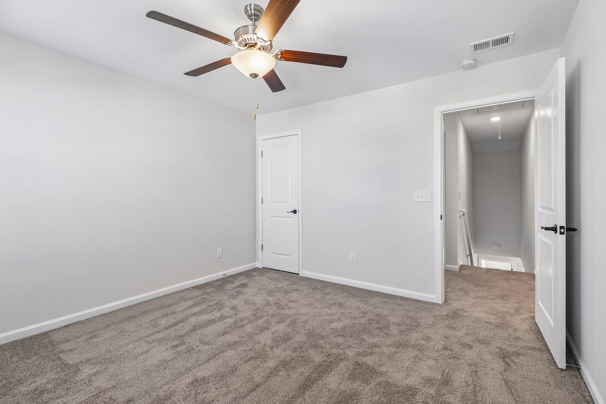 Eclipse Ln-S2104-024.jpg