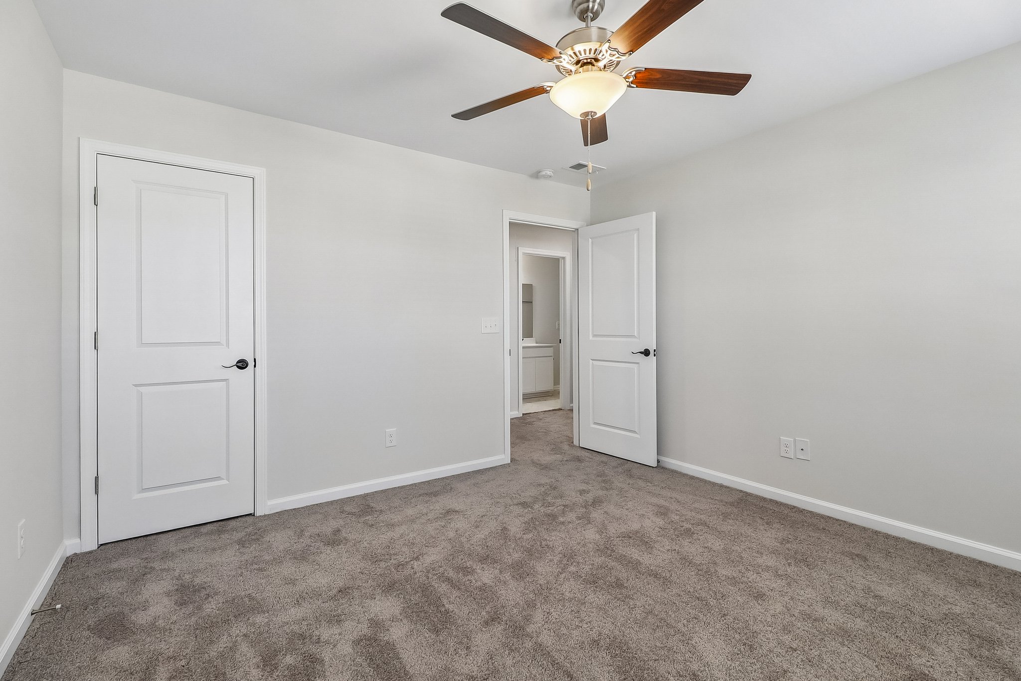 Eclipse Ln-S2104-025.jpg