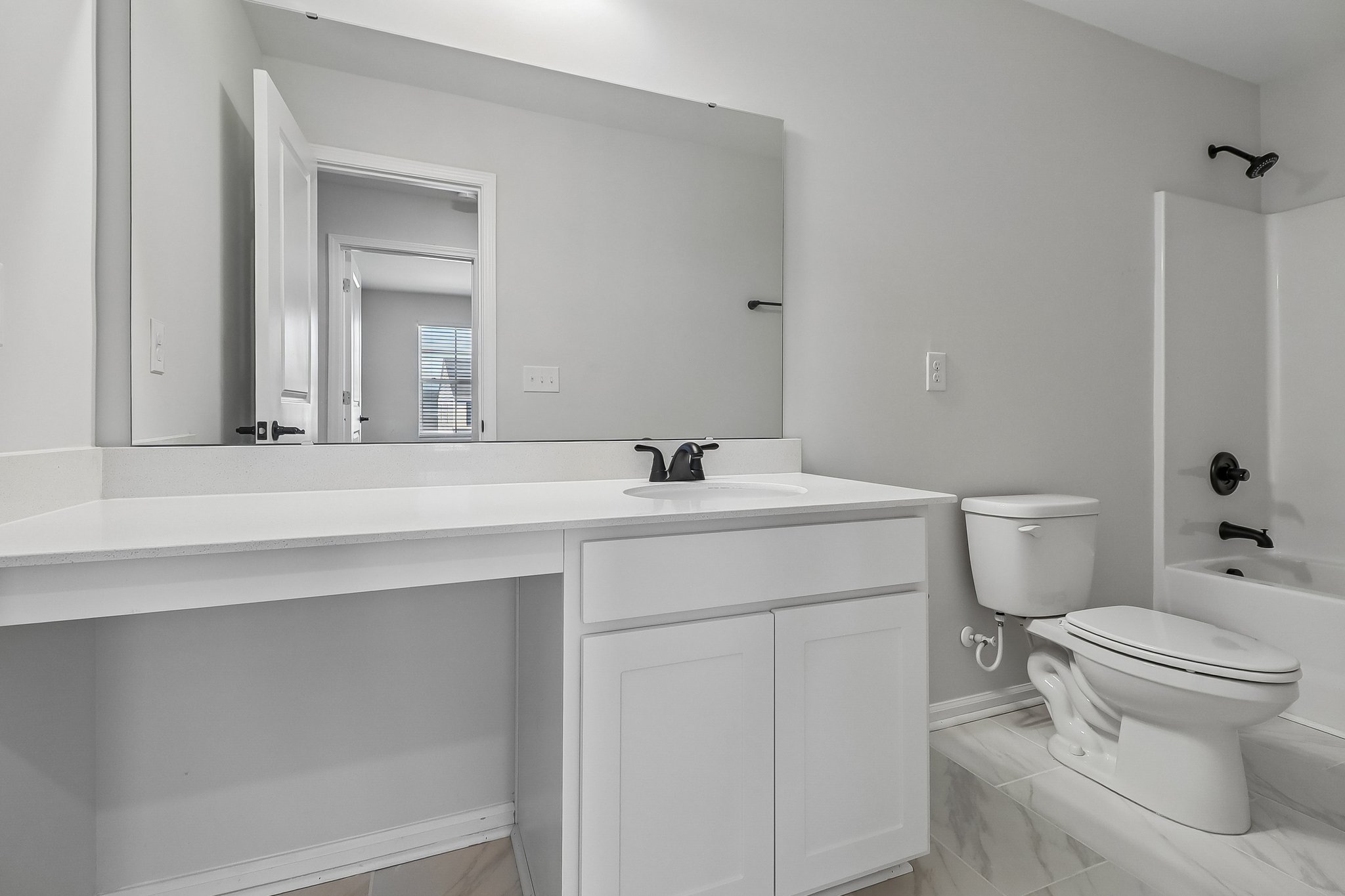 Eclipse Ln-S2104-028.jpg