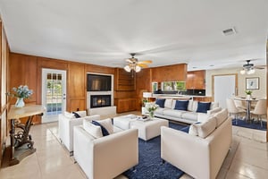 DSC05698 virtually staged.jpeg