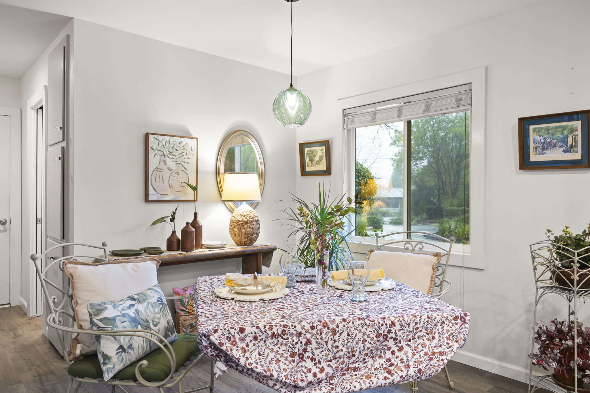 dining room/kitchen area