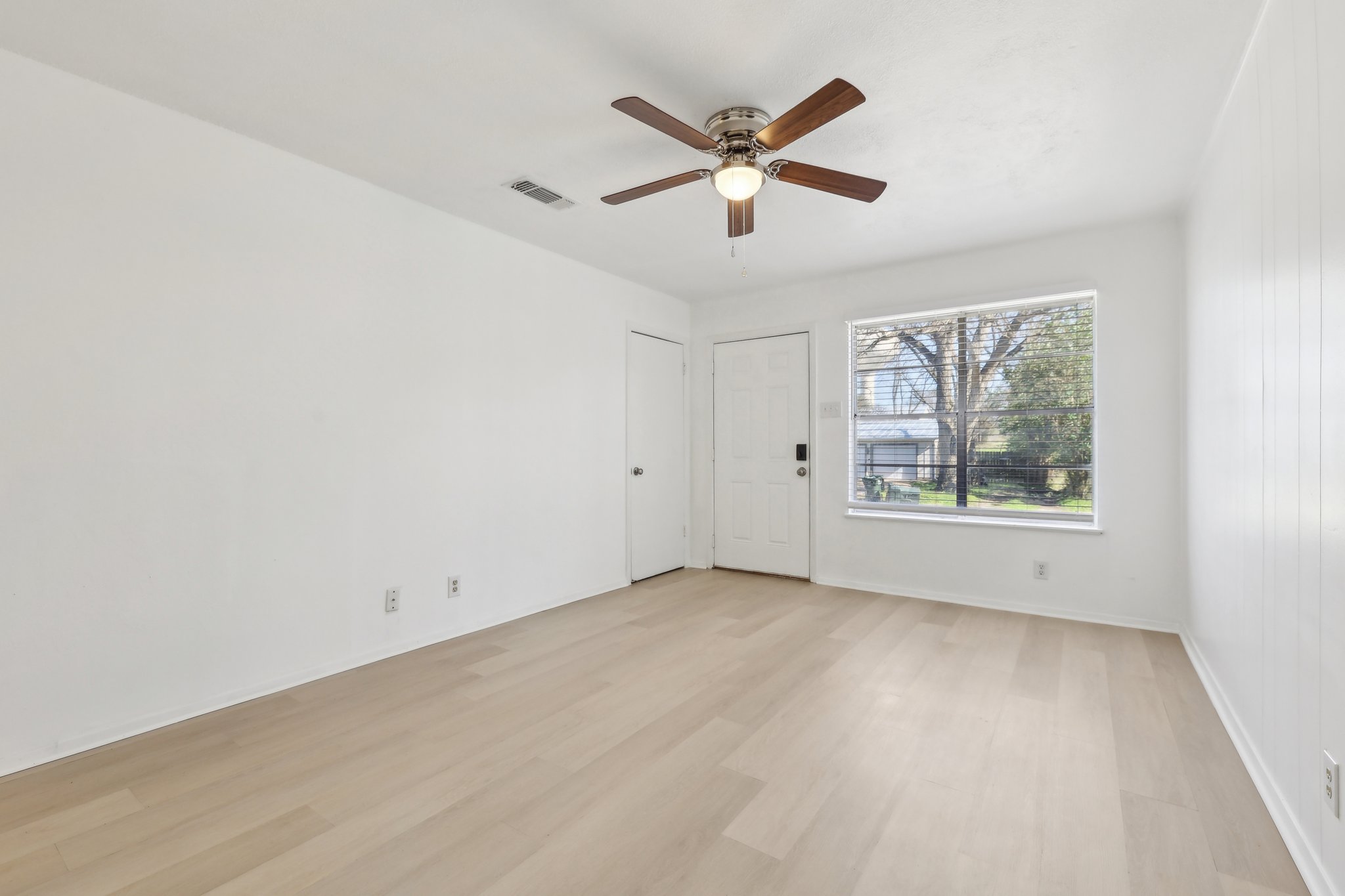 418 Sarah St Unit A-005.jpg