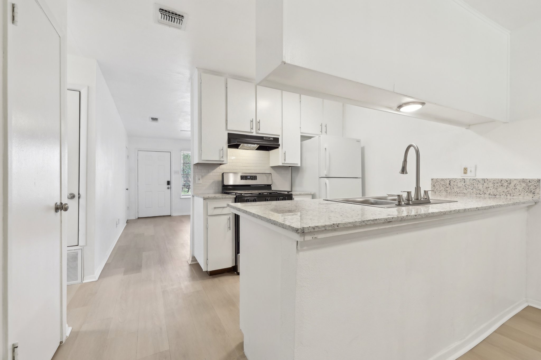 418 Sarah St Unit A-009.jpg