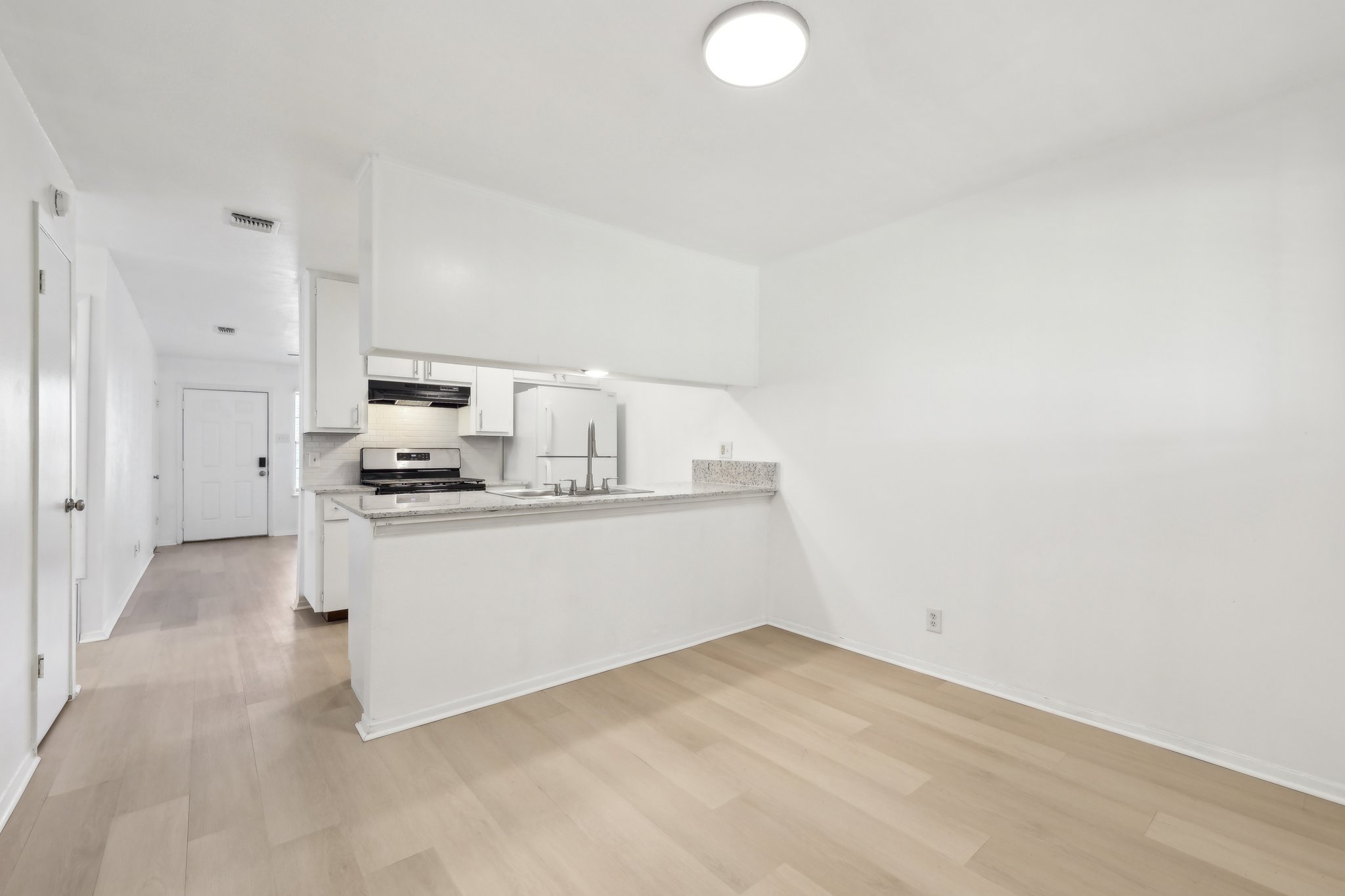 418 Sarah St Unit A-010.jpg