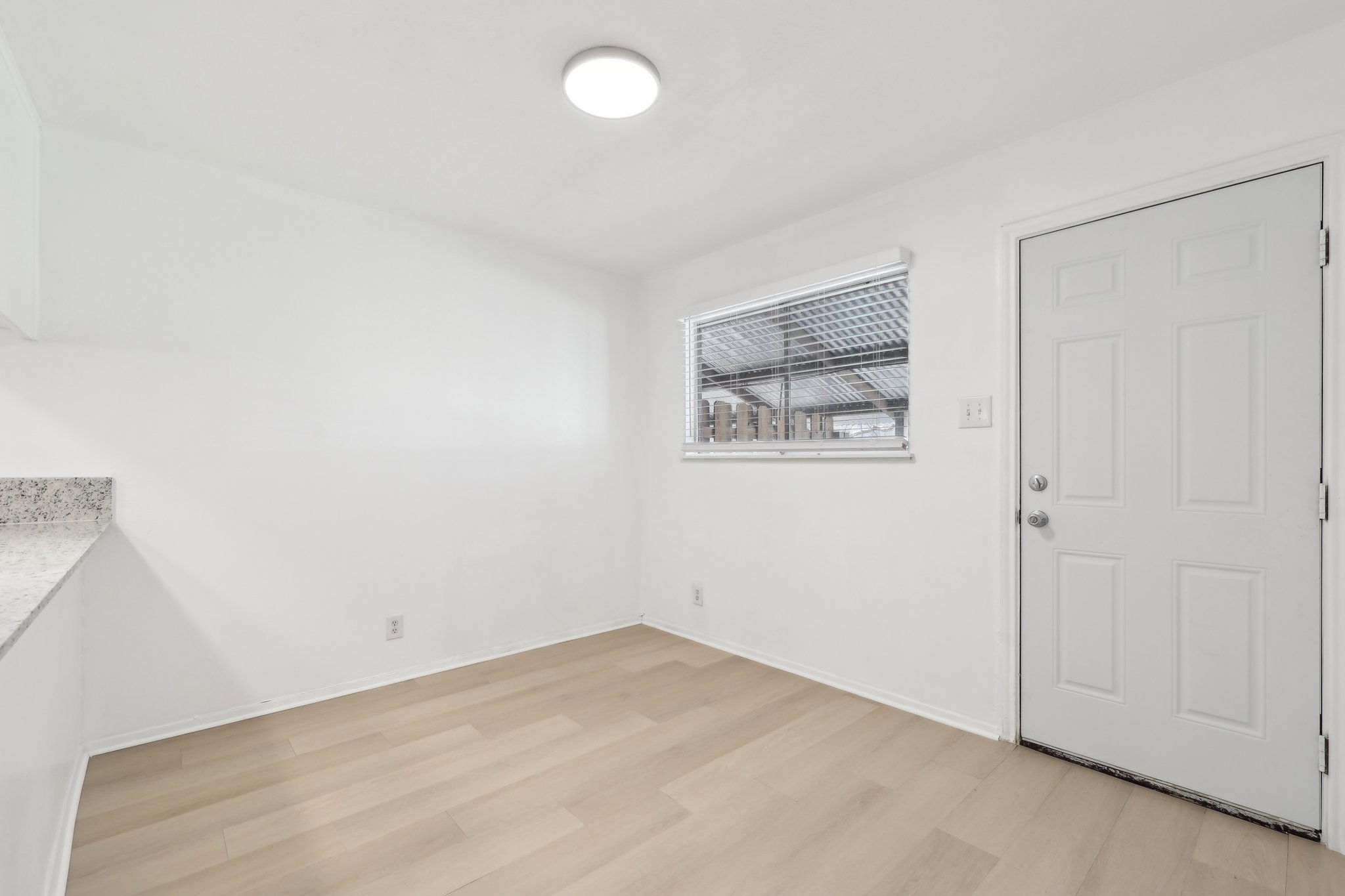 418 Sarah St Unit A-015.jpg